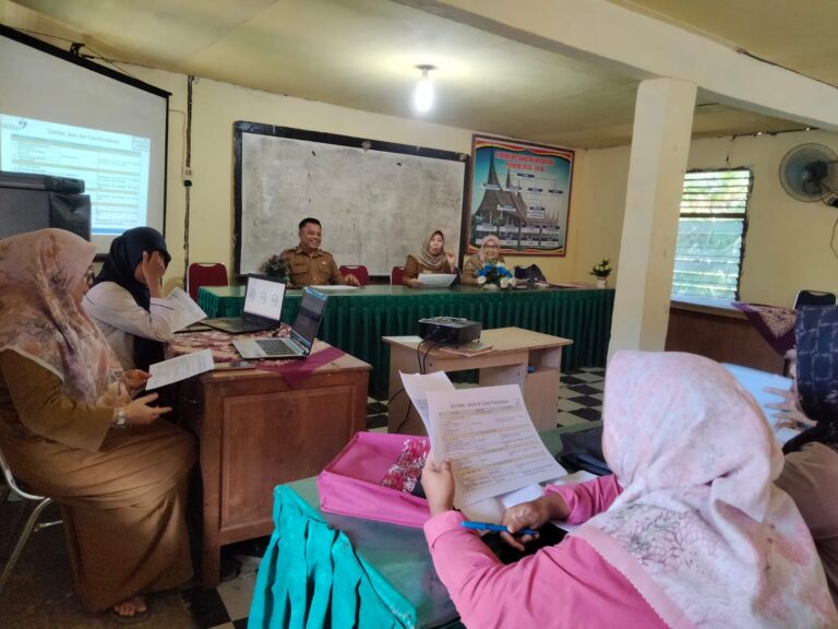 Dinas Pengendalian Penduduk dan Keluarga Berencana(DPPKB) melakukan Pembinaan Rumah Data Kependudukan Ke Nagari Buluh Kasok Kecamatan Lubuk Tarok