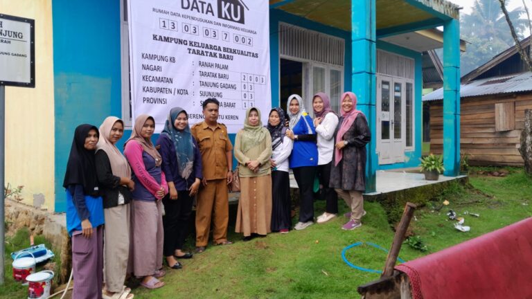 Pembinaan lanjutan oleh Dinas Pengendalian Penduduk dan Keluarga Berencana Bidang PPAP pada Rumah Data Kependudukan Nagari Taratak Baru